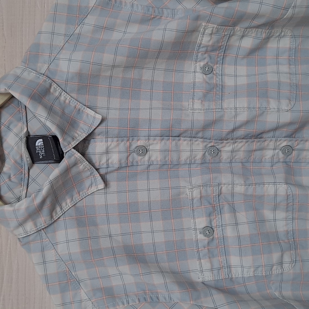 The North Face Women's Plaid Button-Up Camp Shirt | Size Small | Gray/Coral - Picture 2 of 9